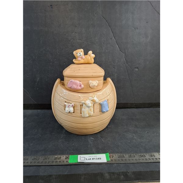 Vintage Ceramic Noah's Ark Cookie Jar 10"x8" ( as is)