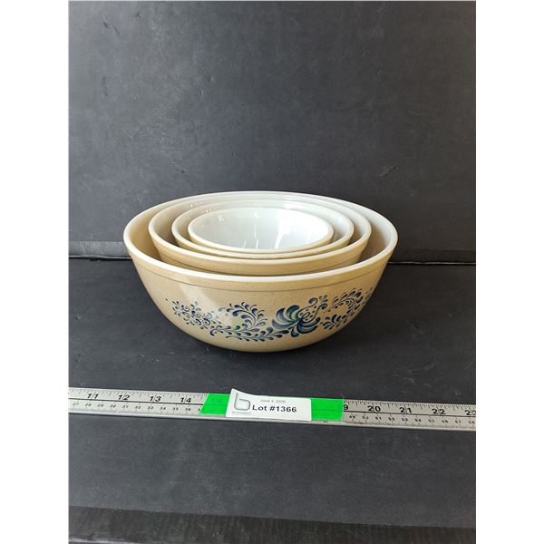 (4) Pyrex Homestead Mixing Bowls