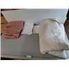 Image 1 : Blankets Up to 108" 102", Pillowcases