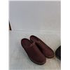 Image 2 : Burgendy Berries By Aetrex Size 8, Black Mesh Shoes 10.5" ( as is)