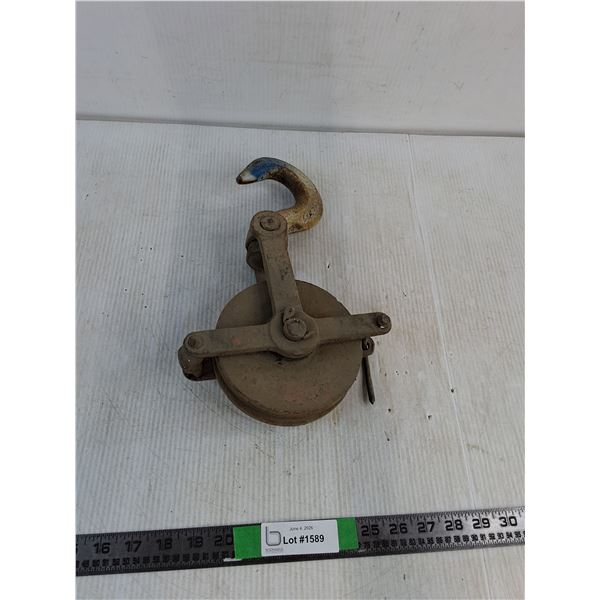 Vintage Industrial Pulley Block 13"