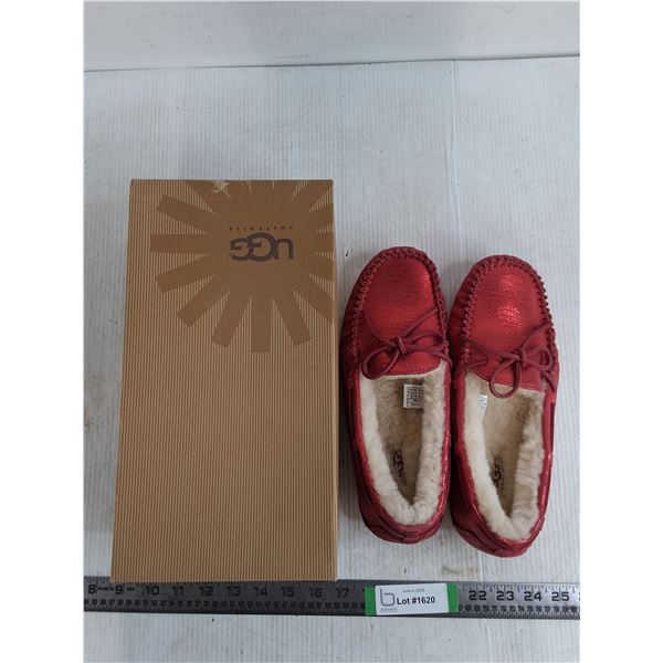 UGG W Dakota Metallic Size 9 with Box 13''x7''x4.5''