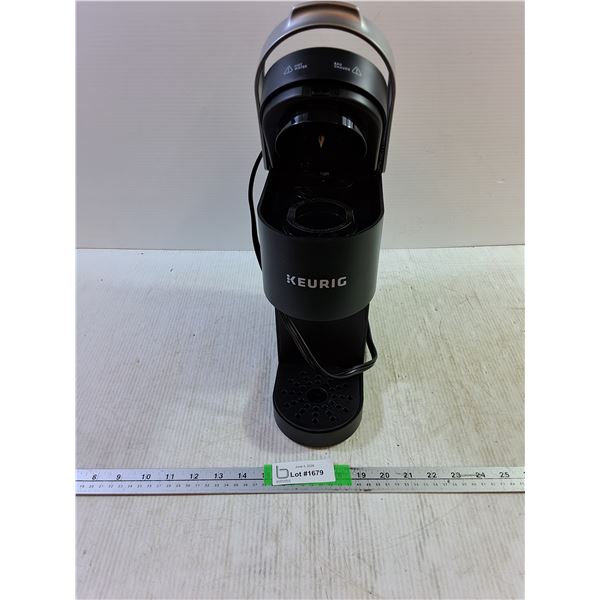 Keurig 12"x10"- Powers On