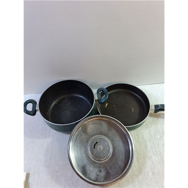 Wearever Pot And Pan Set Approx 9.5" Diameter, (3) Cooking Books