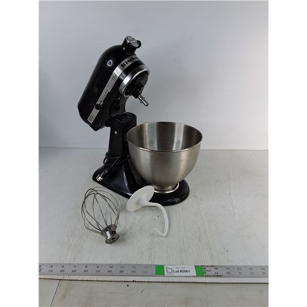 Black Kitchen Aide Stand Mixer With Whip And Dough Hook Attachements, 275 Watts Max. Working, Cannot