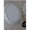 Image 3 : (2) Ceramic Platters, (1) Plastic Bowl
