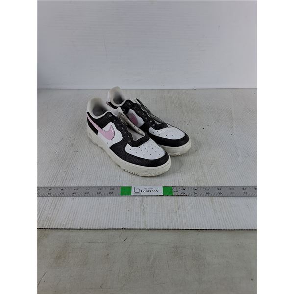 Adult Nike Runners, Size - 8.5