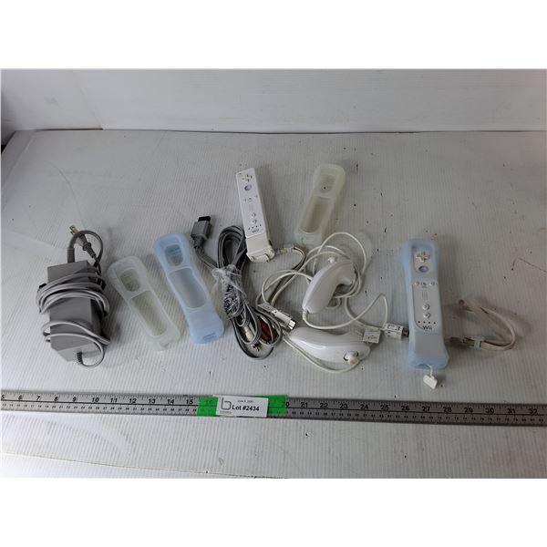 Nintendo Wii Controllers, Nunchuks, Sleeves, Cables
