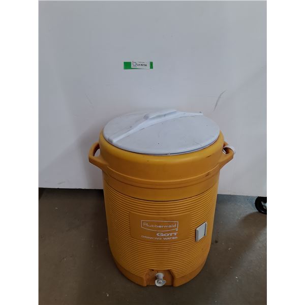 *Rubbermaid Drinking Water Container No Shipping