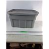 Image 1 : Rubbermaid Bin With Lid, Cannot Ship