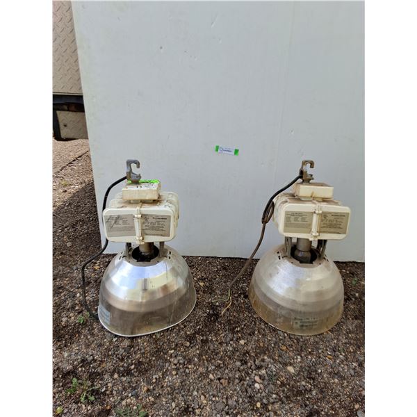 **(2) Untested As-Is Shop Lights No Shipping
