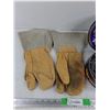 Image 2 : Work Mittens, Nails & Cookie Tin