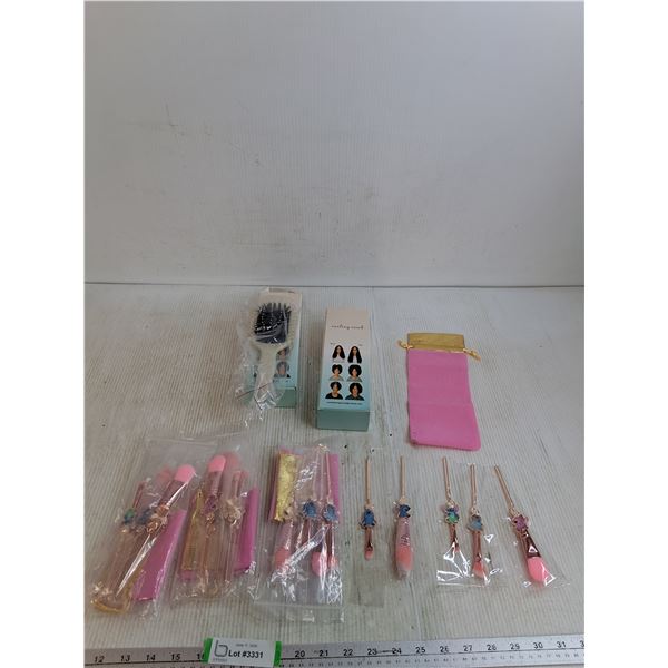 (4) Packs Of Stitch Themed Makeup Brushes, (2) Boxes Of Curling Combs All Appear New