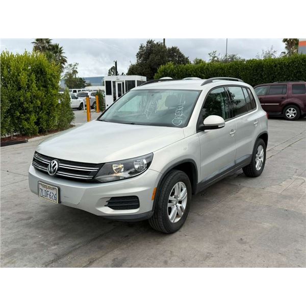VOLK TIGUAN 2015 O/S TITLE 2 DAYS