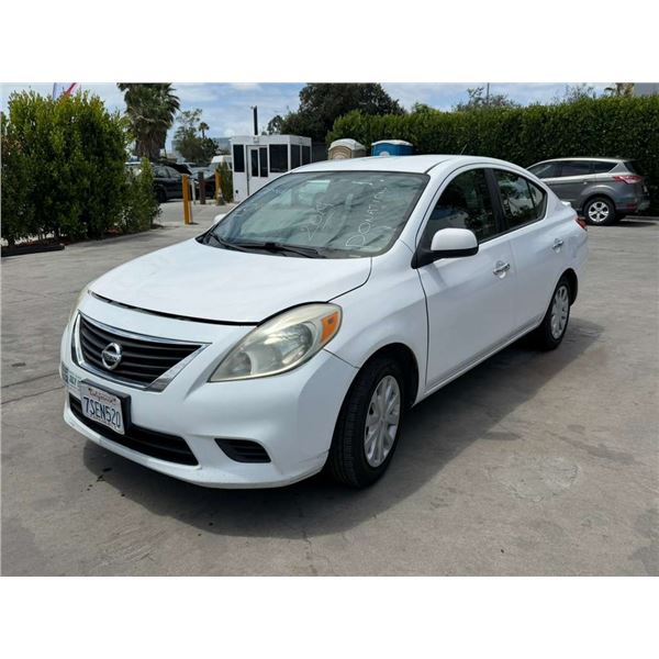 NISS VERSA 2014 SALV T/DONATION