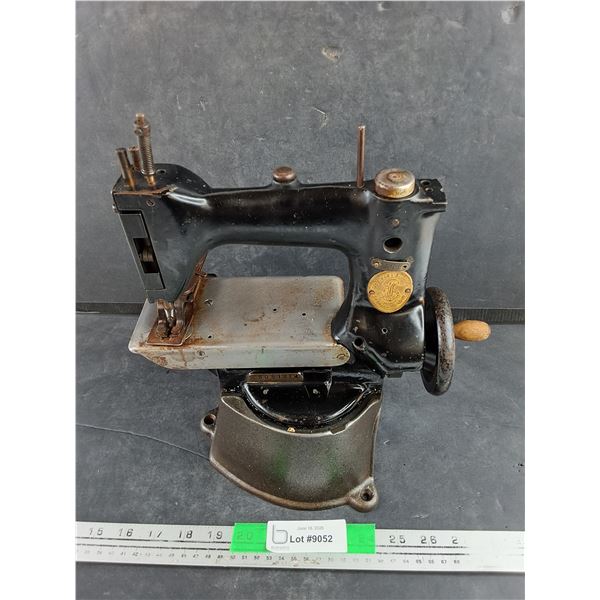 Antique Singer 125 - 2 Sewing Machine - Some Damage