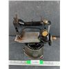 Image 1 : Antique Singer 125 - 2 Sewing Machine - Some Damage