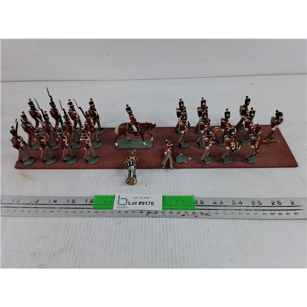 Miniature British Redcoat Soldiers - Some Damage