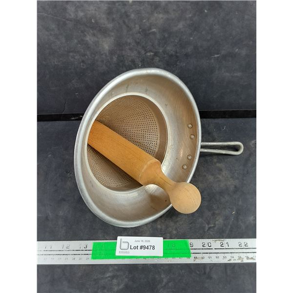 Chinois Strainer w/Wooden Pestle
