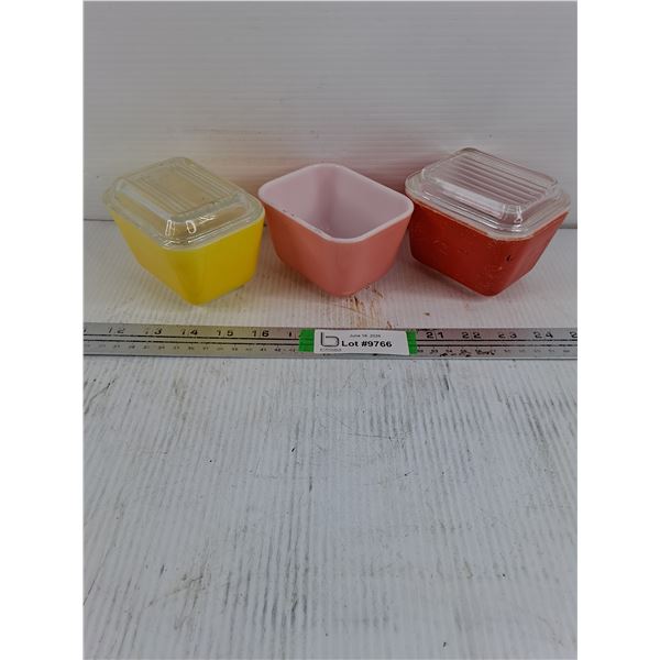 (3) Vintage Pyrex Refrigerator Dishes-one missing lid
