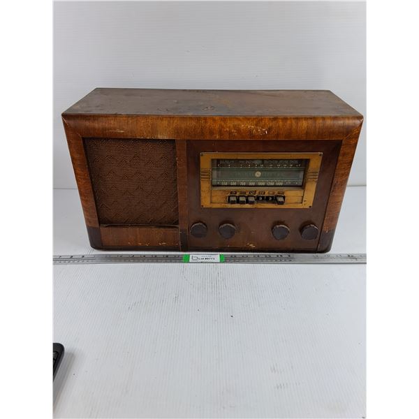 Vintage General Electric H-61 Mantle Style Radio-as is