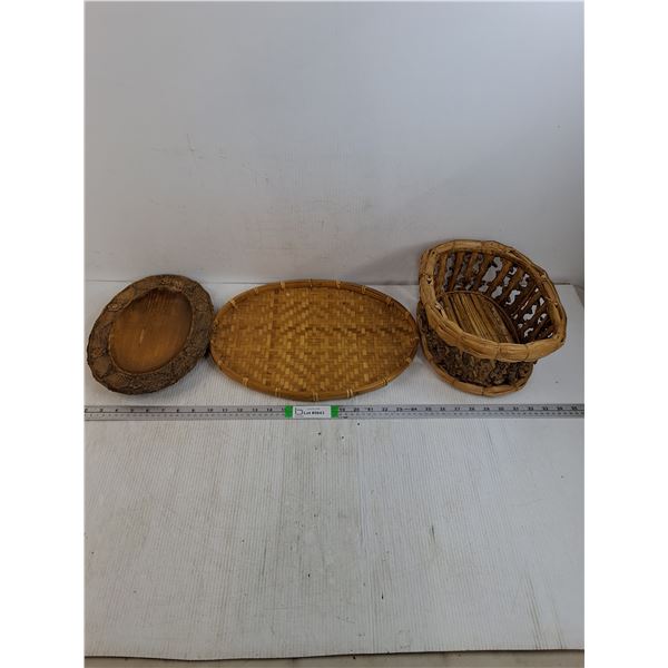 (2) Pieces of Wicker and Wooden Decorative Bowl