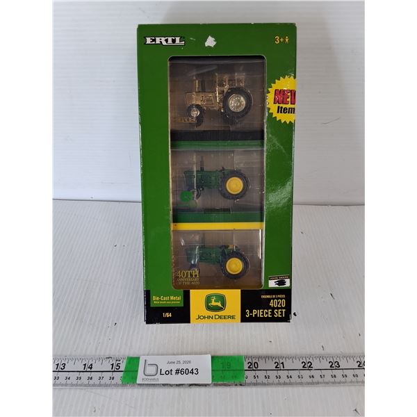 John Deere Die Cast Metal Tractor Set 1:64 Scale, NIB