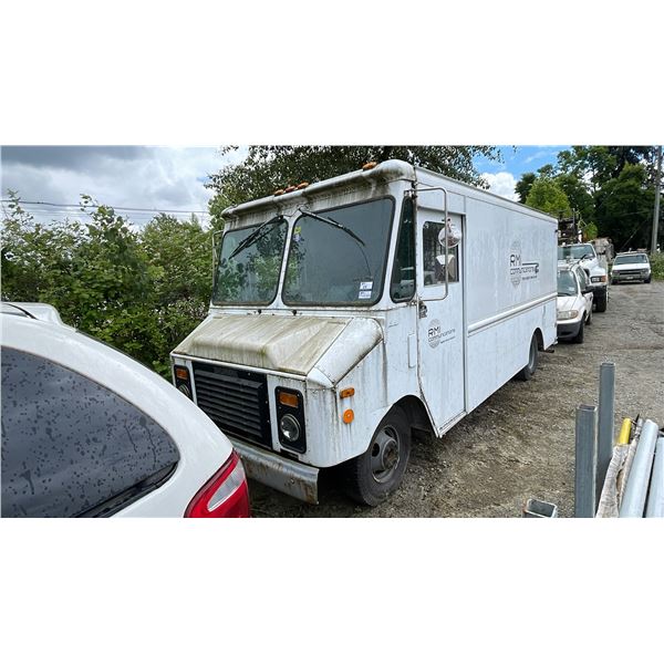 1993 GRUMMAN 2DR CARGO VAN, WHITE, VIN 1GDHP32K9P3501942,