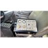 Image 7 : 2000 FORD F-750 SUPERDUTY 2DR GIRAFFE, WHITE, VIN 3FDXF75H2YMA36443,