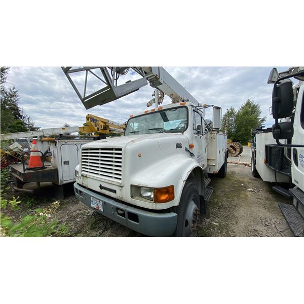 2000 INTERNATIONAL 4700 DT466E, 2DR SEMI, WHITE, VIN 1HTSCAAN8YH694064,