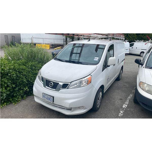 2015 NISSAN NV200 SV, 4DR CARGO VAN, WHITE, VIN 3N6CM0KN9FK719272,