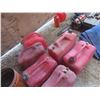 Image 3 : 6 Plastic Gas Containers
