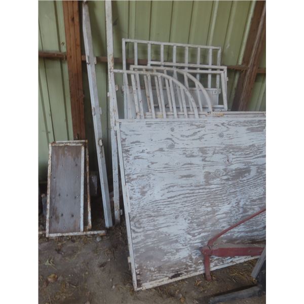 Barn Stall or Trailer Partitions for a 4-Horse Trailer