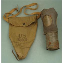 U.S. WWII NONCOMBATANT GASMASK & CANVAS BAG- M1A2-1-1