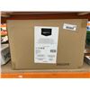 Image 2 : AmazonBasics Velvet Hangers, 100 Pack