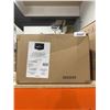 Image 2 : AmazonBasics Velvet Hangers 100-Pack Burgundy