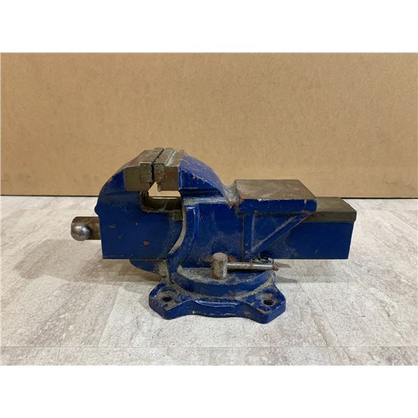 4 inch Bench Vise w/ Swivel Design