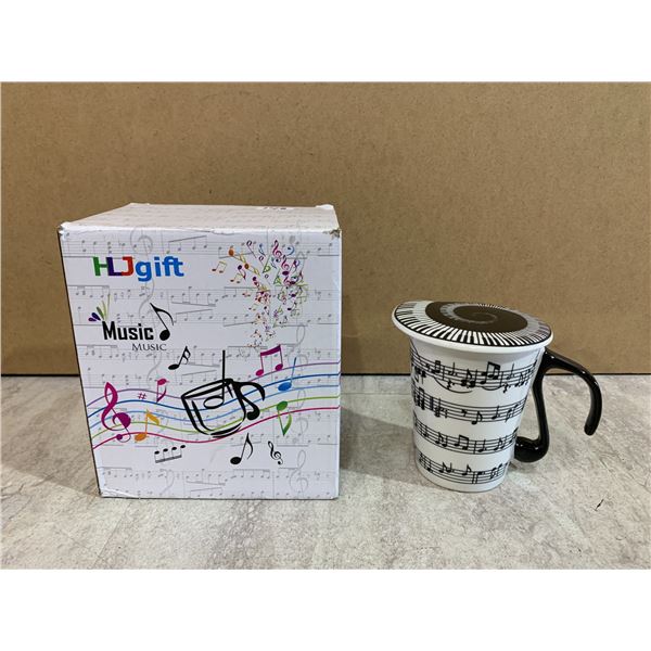 Music Staves & Notes Mug w/ Lid