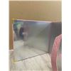 Image 4 : Pink Frameless Travel Hanging Mirror w/ Handles