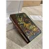 Image 5 : Gorgeous Ornate Multi-Colored Elk Embossed LED Book Lamp