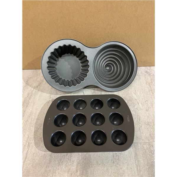 12 Mini Cupcake Pan & Wilton Jumbo Cupcake Pan