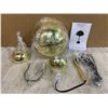 Image 1 : Modern Small Desk Lamp - Gold Color