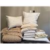 Image 1 : Pillows and Bed Linens