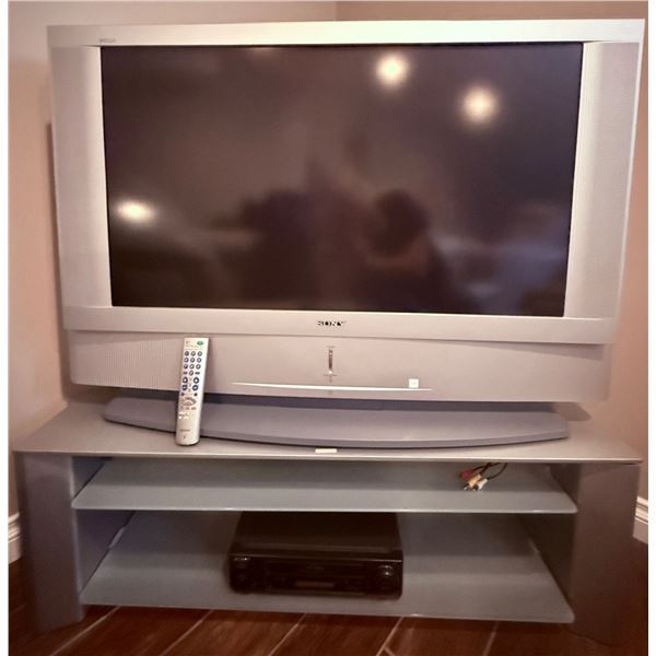 Sony KF-42WE620 42-Inch LCD Projection TV With Stand and VCR
