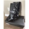 Image 1 : Vince Camuto VP-Kaydein Black Leather Knee-High Boots, Size 7M