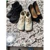 Image 3 : Six Pairs of Womens Shoes: Mixed Styles and Colors