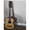 Image 3 : Denver Acoustic Guitar with Case and Levys Leather Guitar Strap