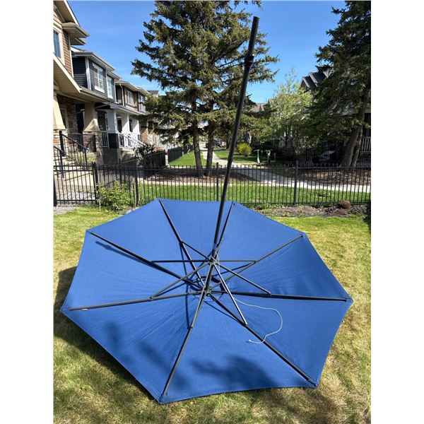 Outdoor Umbrella, Planters, Storage Bin, and Wooden Bookshelf Lot