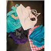 Image 3 : Womens Clothing and Accessories Featuring Lululemon and Other Brands