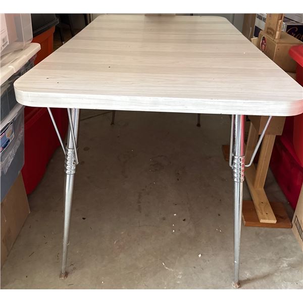 Folding Table with Metal Legs and Box of Rosita Cambrian Laminate Flooring